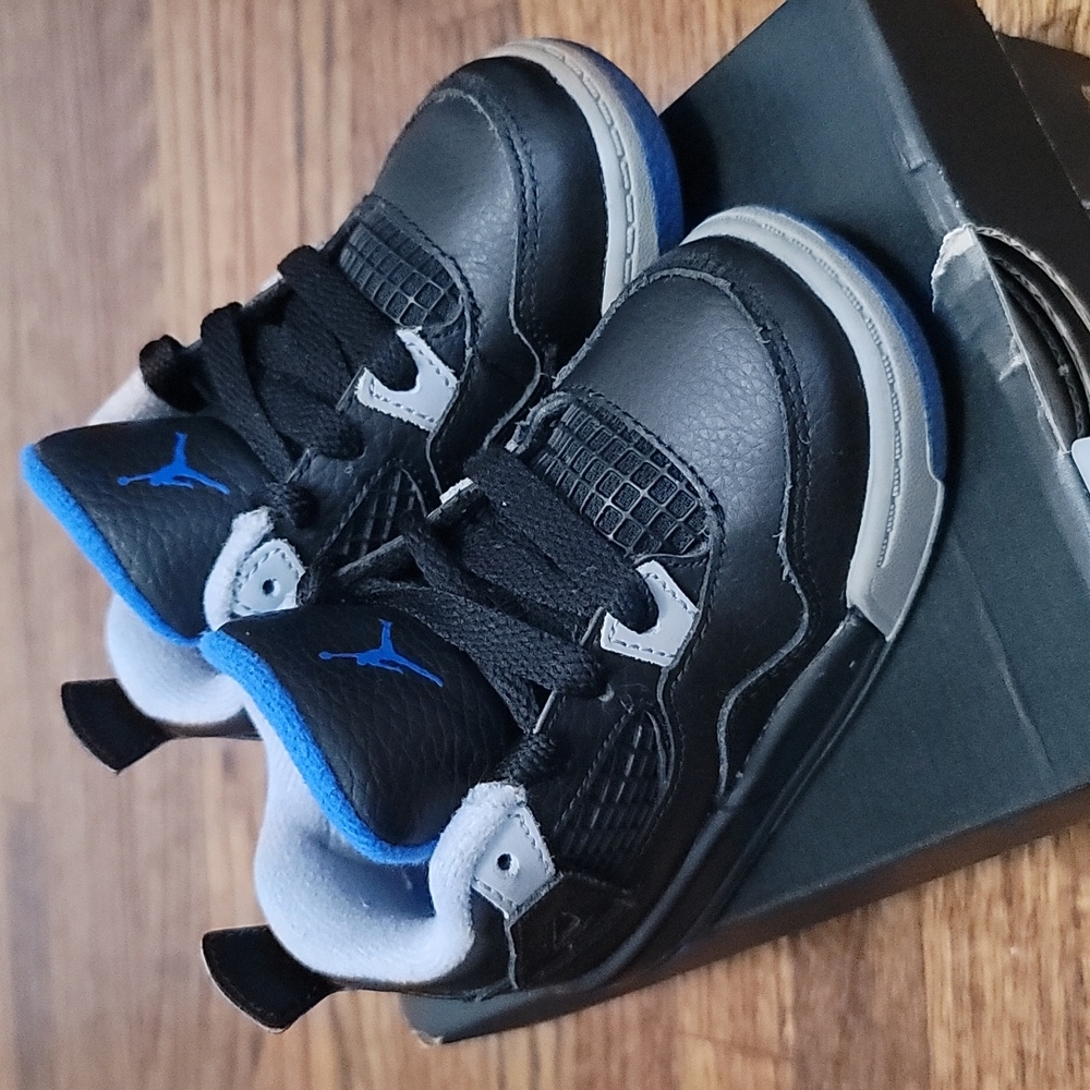 Jordan 4 Retro